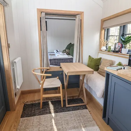 Shepherd Hut 2 Harrogate